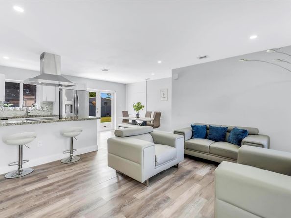 330 N 70th Ave, Hollywood FL 33024