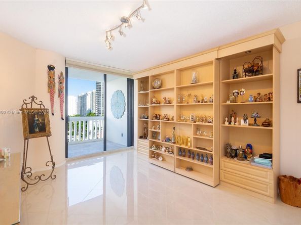 2000 Island Blvd 1109, Aventura FL 33160