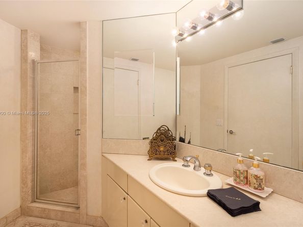 2000 Island Blvd 1109, Aventura FL 33160