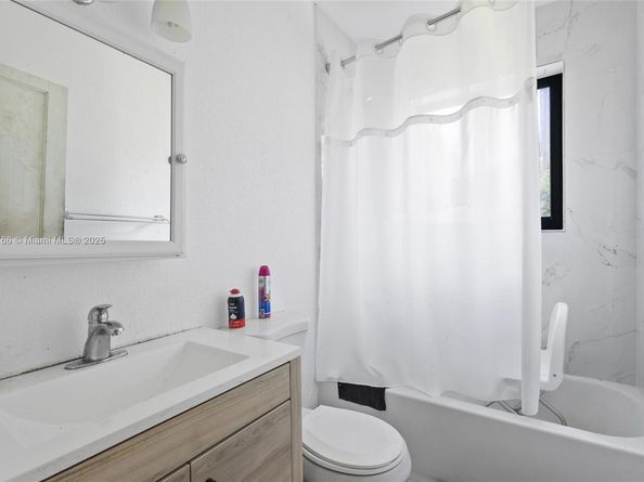1045 NW 52nd St, Miami FL 33127