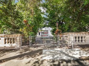 1045 NW 52nd St, Miami FL 33127