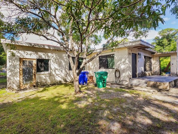 1045 NW 52nd St, Miami FL 33127