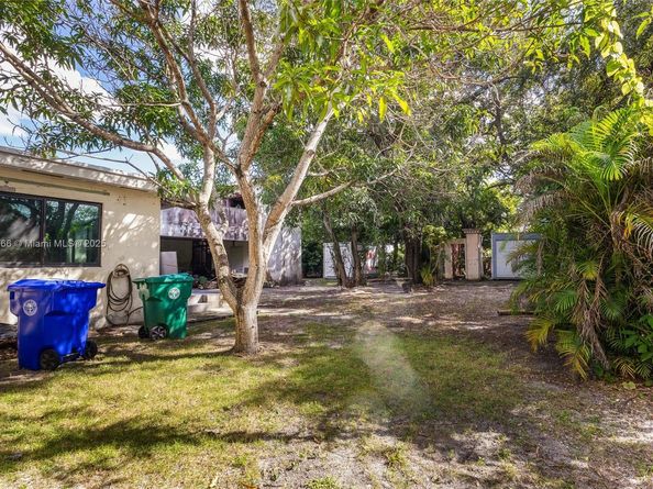 1045 NW 52nd St, Miami FL 33127