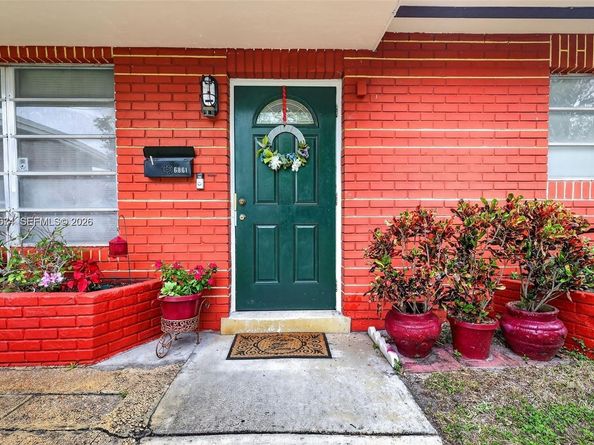6861 SW 1st Ct, Pembroke Pines FL 33023