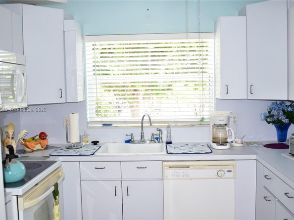 9321 Sunrise Lakes Blvd 201, Sunrise FL 33322