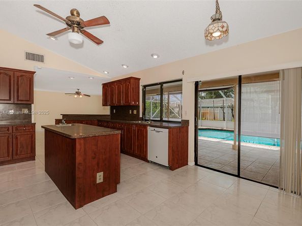 880 NW 110th Ave, Coral Springs FL 33071
