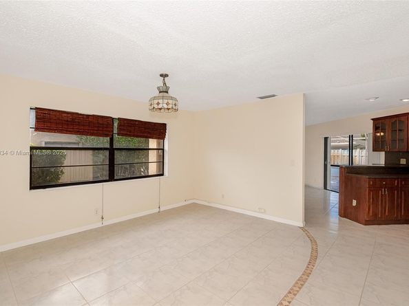 880 NW 110th Ave, Coral Springs FL 33071