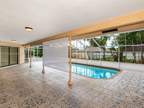880 NW 110th Ave, Coral Springs FL 33071