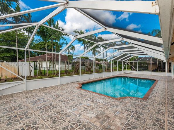 880 NW 110th Ave, Coral Springs FL 33071