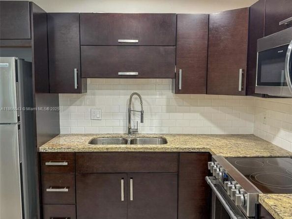 7051 Environ Blvd 431, Lauderhill FL 33319