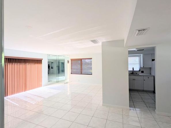 14901 SW 4th St 9A, Pembroke Pines FL 33027