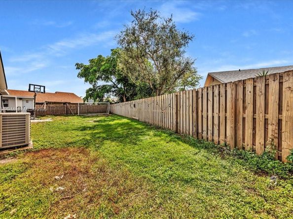 4916 NW 92nd Ave, Sunrise FL 33351