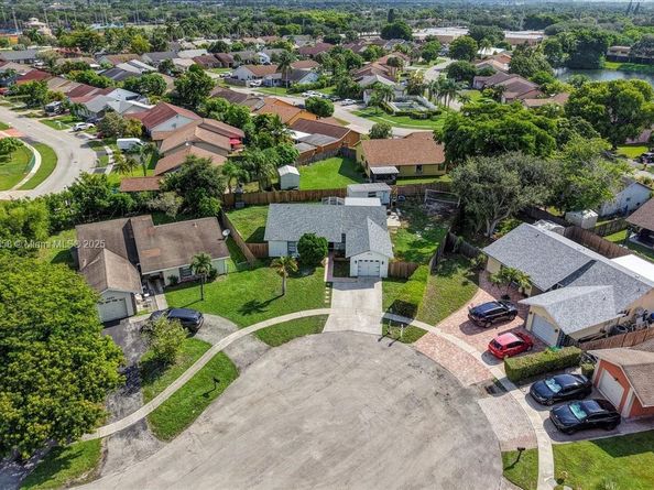 4916 NW 92nd Ave, Sunrise FL 33351