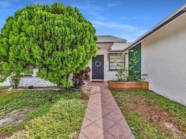 4916 NW 92nd Ave, Sunrise FL 33351