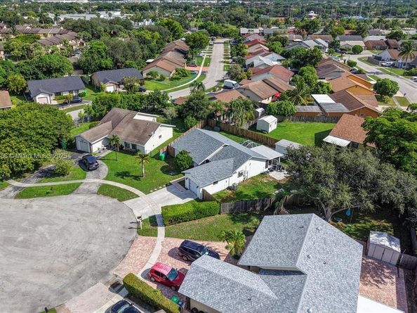 4916 NW 92nd Ave, Sunrise FL 33351