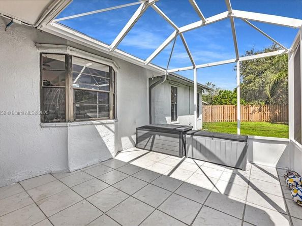 4916 NW 92nd Ave, Sunrise FL 33351