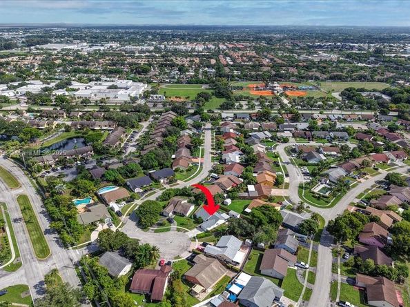 4916 NW 92nd Ave, Sunrise FL 33351