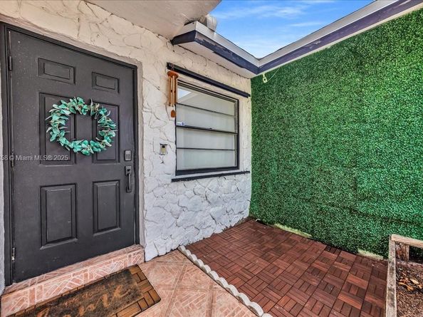 4916 NW 92nd Ave, Sunrise FL 33351