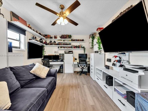 4916 NW 92nd Ave, Sunrise FL 33351