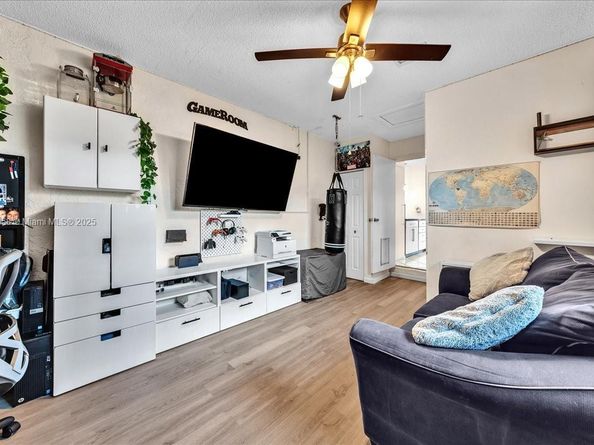 4916 NW 92nd Ave, Sunrise FL 33351