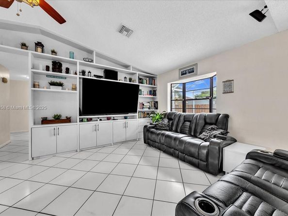 4916 NW 92nd Ave, Sunrise FL 33351