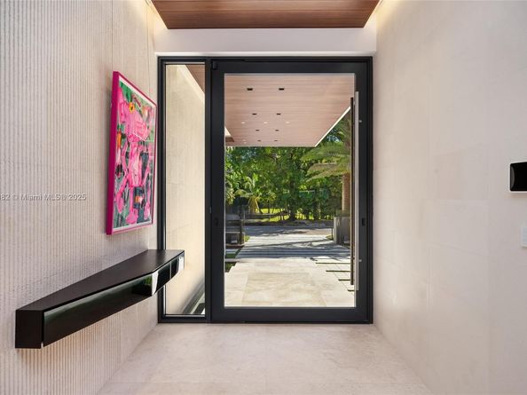 1800 W 27th St, Miami Beach FL 33140