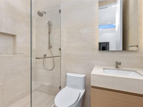 1800 W 27th St, Miami Beach FL 33140