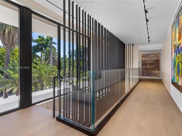 1800 W 27th St, Miami Beach FL 33140