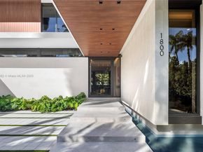 1800 W 27th St, Miami Beach FL 33140