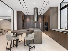 1800 W 27th St, Miami Beach FL 33140