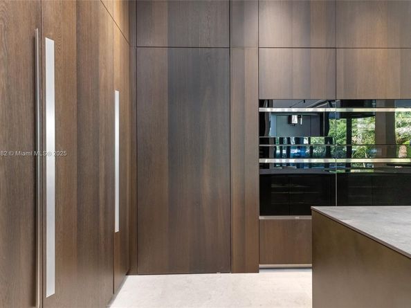 1800 W 27th St, Miami Beach FL 33140