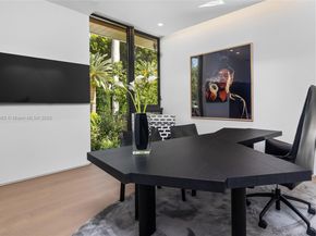 1800 W 27th St, Miami Beach FL 33140