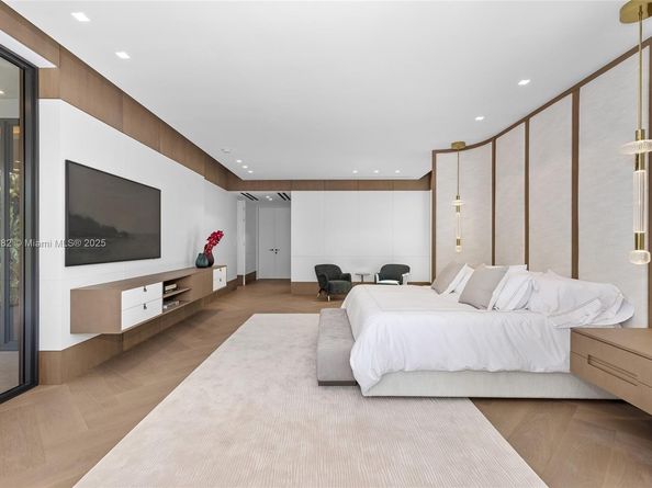 1800 W 27th St, Miami Beach FL 33140