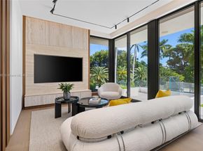 1800 W 27th St, Miami Beach FL 33140