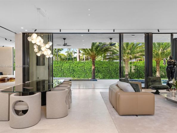 1800 W 27th St, Miami Beach FL 33140