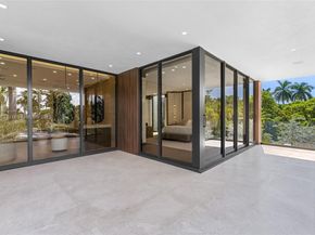 1800 W 27th St, Miami Beach FL 33140