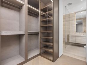 1800 W 27th St, Miami Beach FL 33140