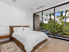 1800 W 27th St, Miami Beach FL 33140