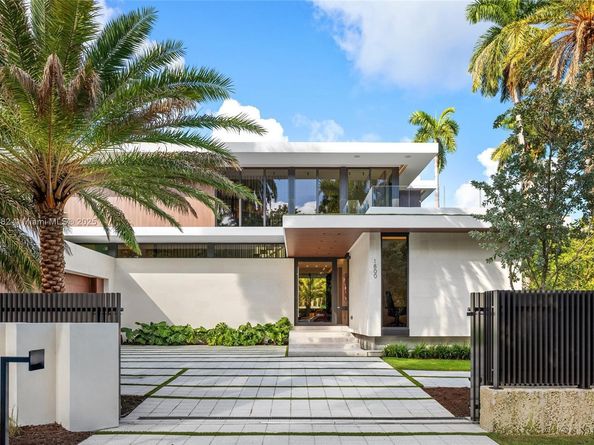 1800 W 27th St, Miami Beach FL 33140