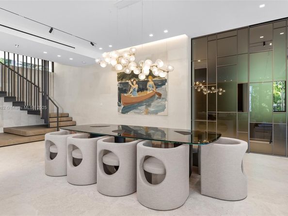 1800 W 27th St, Miami Beach FL 33140