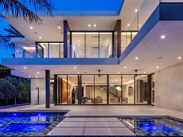 1800 W 27th St, Miami Beach FL 33140