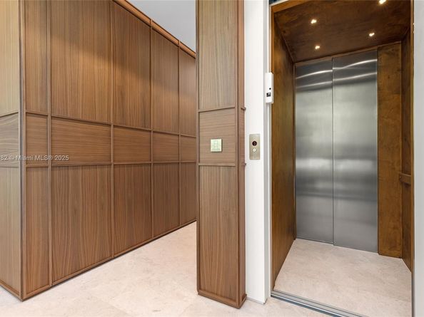 1800 W 27th St, Miami Beach FL 33140