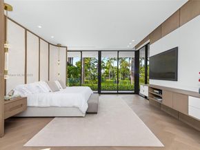 1800 W 27th St, Miami Beach FL 33140