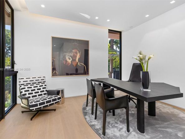 1800 W 27th St, Miami Beach FL 33140