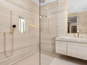 1800 W 27th St, Miami Beach FL 33140