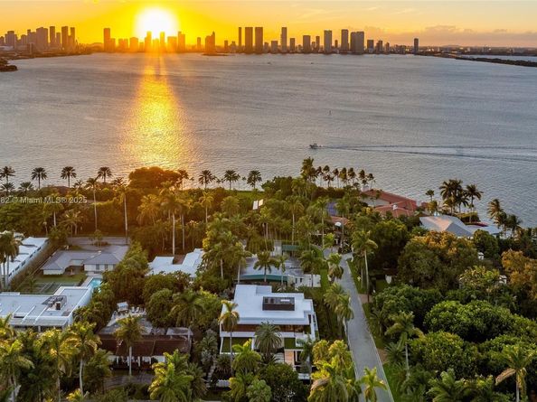 1800 W 27th St, Miami Beach FL 33140