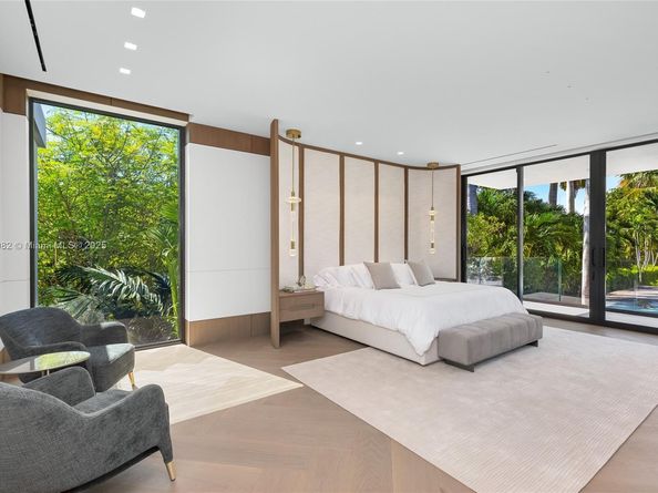 1800 W 27th St, Miami Beach FL 33140