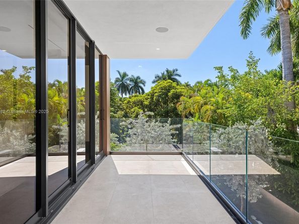 1800 W 27th St, Miami Beach FL 33140