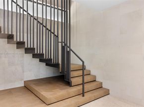 1800 W 27th St, Miami Beach FL 33140