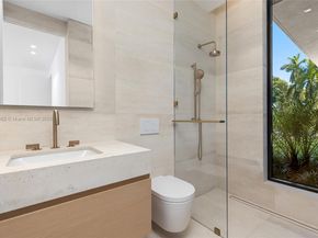 1800 W 27th St, Miami Beach FL 33140